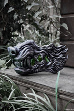 Load image into Gallery viewer, Masque oni, masque démon japonais, décoration japonaise, folklore japonais, japon traditionnel, Yokaï, Hannya, Daëlys Art, mempo, samouraï