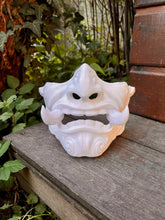 Charger l'image dans la galerie, masque japonais, masque samouraï, oni, kitsune, masque hannya, samurai mask, japanese mask, japon, japan, manga, anime, demon slayer, naruto, cosplay, Daëlys Art