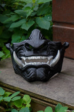 Load image into Gallery viewer, Masque mempo, masque Oni, masque mempo oni, masque samouraï, cosplay samouraï, cosplay Oni, masque démon japonais