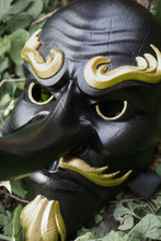 Load image into Gallery viewer, Tengu, masque tengu, masque japonais, masque oni, masque hannya, décoration japonaise, masque traditionnel, cosplay, Daëlys Art