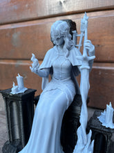 Load image into Gallery viewer, Fire keeper, gardienne du feu, dark souls 3, figurine dark souls, figurine résine à peindre, kit résine, figurine à peindre, Daëlys Art