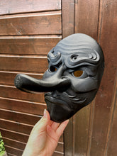 Load image into Gallery viewer, Japon, masque japonais, masque Oni, masque Hannya, masque Tengu