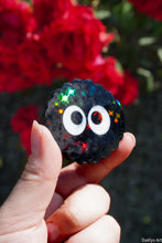 Charger l'image dans la galerie, pin's ghibli, magnet ghibli, noiraude, susuwatari, mignon, japon, Daëlys Art