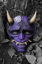 Load image into Gallery viewer, Masque oni, masque démon japonais, décoration japonaise, folklore japonais, japon traditionnel, Yokaï, Hannya, Daëlys Art, mempo, samouraï