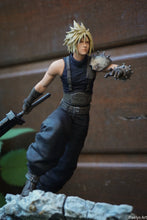 Load image into Gallery viewer, Figurine with or without paint - Cloud - FF7