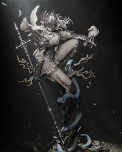Load image into Gallery viewer, figurine queen of crows, dark academia, dark fantasy, goth, figurine a peindre