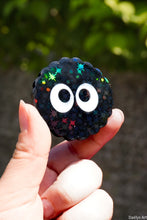 Charger l'image dans la galerie, pin's ghibli, magnet ghibli, noiraude, susuwatari, mignon, japon, Daëlys Art