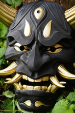Charger l'image dans la galerie, Masque Hannya - noir et doré
