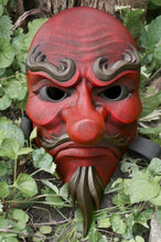 Load image into Gallery viewer, Tengu, masque tengu, masque japonais, masque oni, masque hannya, décoration japonaise, masque traditionnel, cosplay, Daëlys Art