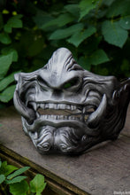 Load image into Gallery viewer, Masque mempo, masque Oni, masque mempo oni, masque samouraï, cosplay samouraï, cosplay Oni, masque démon japonais