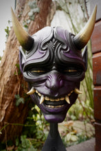 Load image into Gallery viewer, oni, décoration murale oni, décoration japonaise, masque oni, masque japonais, masque samuraï, oni wall decoration, japanese decor, samuraï props, hannya mask, masque hannya, décoration japonaise, manga, anime, Daëlys Art