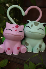 Charger l'image dans la galerie, Bulbizarres, bulbizarre mignon, bulbasaur, pokémon, pokémon saint valentin, geek, jeu vidéo, idée cadeau geek, couple bulbizarre, Daëlys Art