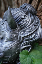 Charger l'image dans la galerie, Oni, Geisha, masque japonais, cyberpunk, masque cyberpunk, masque traditionnel japonais, Daëlys Art