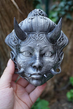 Charger l'image dans la galerie, Oni, Geisha, masque japonais, cyberpunk, masque cyberpunk, masque traditionnel japonais, Daëlys Art