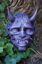 Load image into Gallery viewer, Masque oni, masque démon japonais, décoration japonaise, folklore japonais, japon traditionnel, Yokaï, Hannya, Daëlys Art