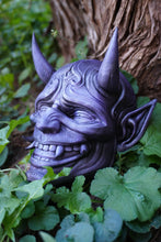 Load image into Gallery viewer, Masque oni, masque démon japonais, décoration japonaise, folklore japonais, japon traditionnel, Yokaï, Hannya, Daëlys Art
