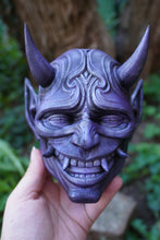 Load image into Gallery viewer, Masque oni, masque démon japonais, décoration japonaise, folklore japonais, japon traditionnel, Yokaï, Hannya, Daëlys Art