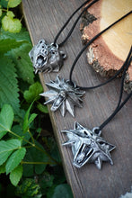 Load image into Gallery viewer, the witcher, collier the witcher, geralt de riv, triss merigold, yennefer de vengerberg, serie the witcher, ciri, Daëlys Art