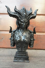 Load image into Gallery viewer, Buste Lilith, Diablo, figurine diablo, figurine Lilith, Kit résine à peindre, buste à peindre, Daëlys Art