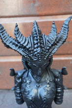 Load image into Gallery viewer, Buste Lilith, Diablo, figurine diablo, figurine Lilith, Kit résine à peindre, buste à peindre, Daëlys Art