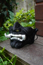 Load image into Gallery viewer, Masque oni, masque démon japonais, décoration japonaise, folklore japonais, japon traditionnel, Yokaï, Hannya, Daëlys Art