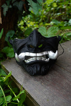 Load image into Gallery viewer, Masque oni, masque démon japonais, décoration japonaise, folklore japonais, japon traditionnel, Yokaï, Hannya, Daëlys Art