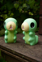 Load image into Gallery viewer, Hollow knight, grub, hornet, hollow knight silksong, larve hollow knight, figurine, team cherry, Daëlys Art