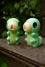 Load image into Gallery viewer, Hollow knight, grub, hornet, hollow knight silksong, larve hollow knight, figurine, team cherry, Daëlys Art