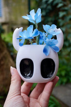 Charger l'image dans la galerie, Hollow knight, pot de fleur hollow knight, hornet, silksong, team cherry, Daëlys Art