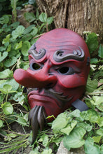 Load image into Gallery viewer, Tengu, masque tengu, masque japonais, masque oni, masque hannya, décoration japonaise, masque traditionnel, cosplay, Daëlys Art