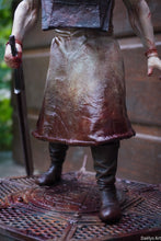 Load image into Gallery viewer, figurine pyramide head, figurine silent hill, figurine a peindre