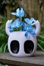 Charger l'image dans la galerie, Hollow knight, pot de fleur hollow knight, hornet, silksong, team cherry, Daëlys Art