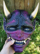 Load image into Gallery viewer, oni, décoration murale oni, décoration japonaise, masque oni, masque japonais, masque samuraï, oni wall decoration, japanese decor, samuraï props, hannya mask, masque hannya, décoration japonaise, manga, anime, Daëlys Art