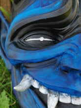 Load image into Gallery viewer, oni, décoration murale oni, décoration japonaise, masque oni, masque japonais, masque samuraï, oni wall decoration, japanese decor, samuraï props, hannya mask, masque hannya, décoration japonaise, manga, anime, Daëlys Art