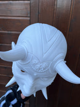 Load image into Gallery viewer, Masque oni, masque démon japonais, décoration japonaise, folklore japonais, japon traditionnel, Yokaï, Hannya, Daëlys Art