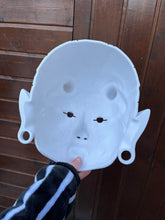 Load image into Gallery viewer, Masque oni, masque démon japonais, décoration japonaise, folklore japonais, japon traditionnel, Yokaï, Hannya, Daëlys Art