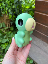 Load image into Gallery viewer, Hollow knight, grub, hornet, hollow knight silksong, larve hollow knight, figurine, team cherry, Daëlys Art