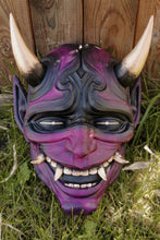Load image into Gallery viewer, oni, décoration murale oni, décoration japonaise, masque oni, masque japonais, masque samuraï, oni wall decoration, japanese decor, samuraï props, hannya mask, masque hannya, décoration japonaise, manga, anime, Daëlys Art