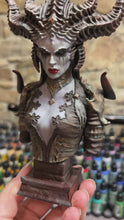 Load and play video in Gallery viewer, Buste Lilith, Diablo, figurine diablo, figurine Lilith, Kit résine à peindre, buste à peindre, Daëlys Art