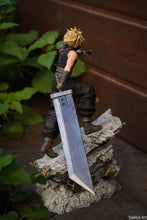 Load image into Gallery viewer, Figurine with or without paint - Cloud - FF7
