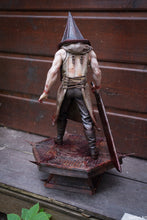 Charger l&#39;image dans la galerie, figurine pyramide head, figurine silent hill, figurine a peindre
