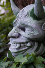Load image into Gallery viewer, Masque oni, masque démon japonais, décoration japonaise, folklore japonais, japon traditionnel, Yokaï, Hannya, Daëlys Art
