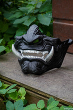 Load image into Gallery viewer, Masque mempo, masque Oni, masque mempo oni, masque samouraï, cosplay samouraï, cosplay Oni, masque démon japonais
