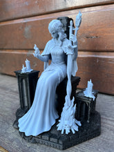 Load image into Gallery viewer, Fire keeper, gardienne du feu, dark souls 3, figurine dark souls, figurine résine à peindre, kit résine, figurine à peindre, Daëlys Art
