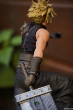 Load image into Gallery viewer, Figurine with or without paint - Cloud - FF7
