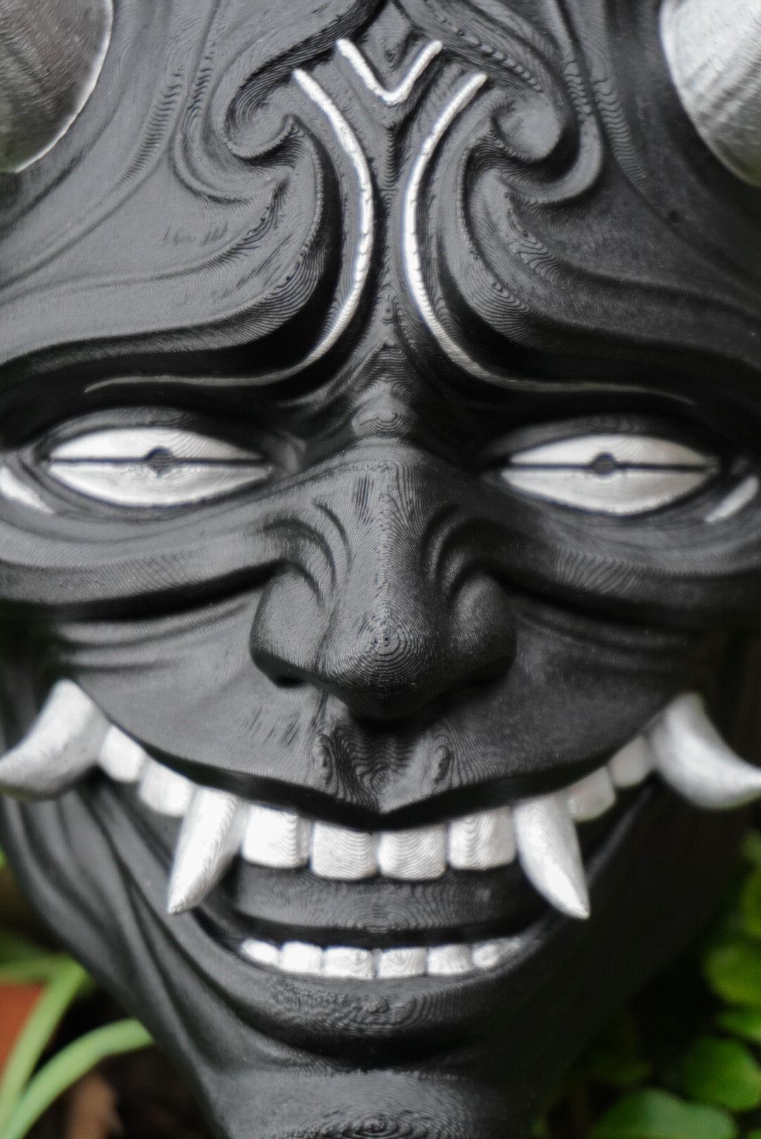 Masque Oni décoratif - Noir et argenté