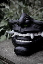 Masque oni, masque démon japonais, décoration japonaise, folklore japonais, japon traditionnel, Yokaï, Hannya, Daëlys Art, mempo, samouraï