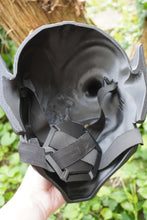 Load image into Gallery viewer, Masque oni, masque démon japonais, décoration japonaise, folklore japonais, japon traditionnel, Yokaï, Hannya, Daëlys Art

