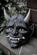 Load image into Gallery viewer, Masque oni, masque démon japonais, décoration japonaise, folklore japonais, japon traditionnel, Yokaï, Hannya, Daëlys Art
