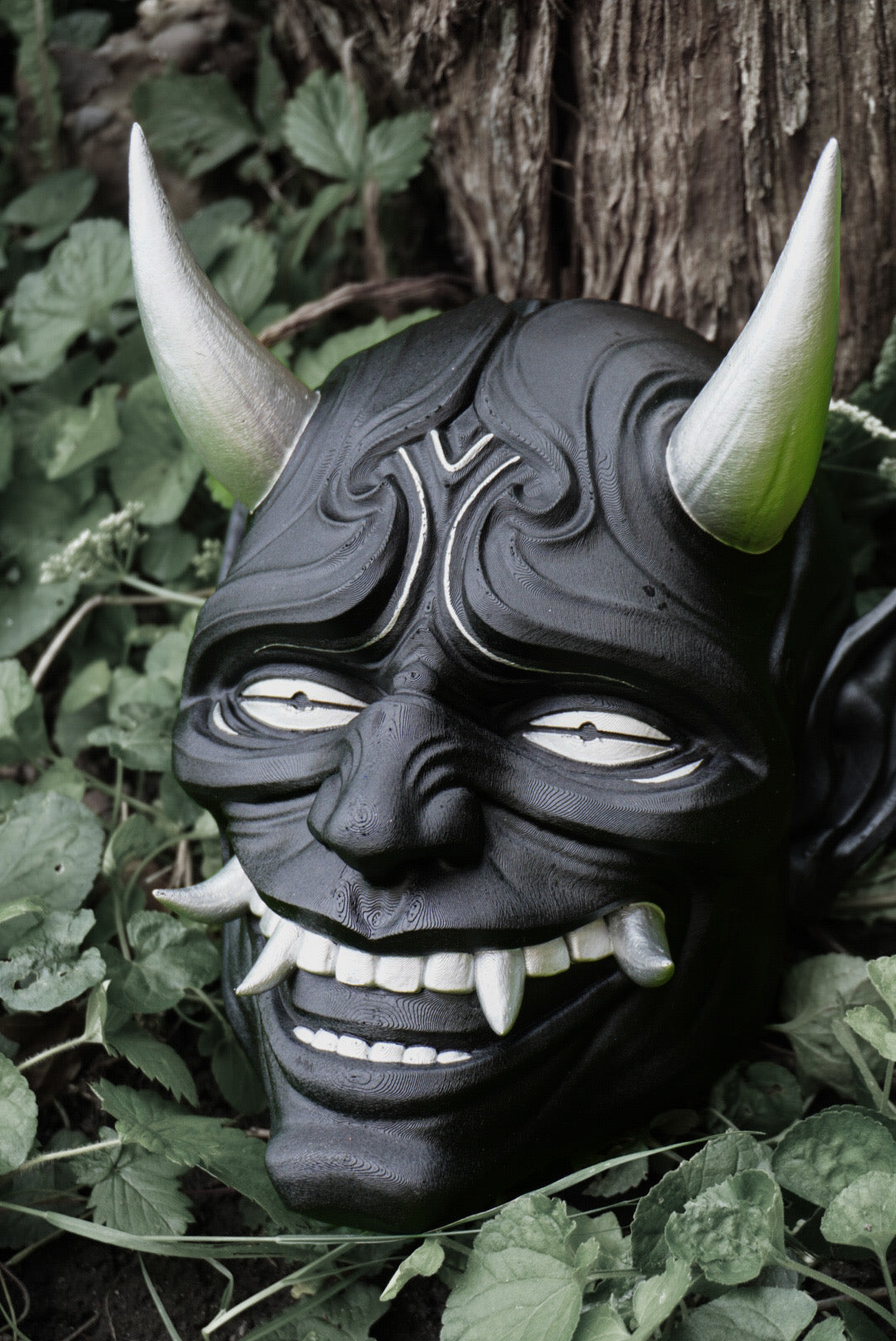 Masque Oni décoratif - Noir et argenté